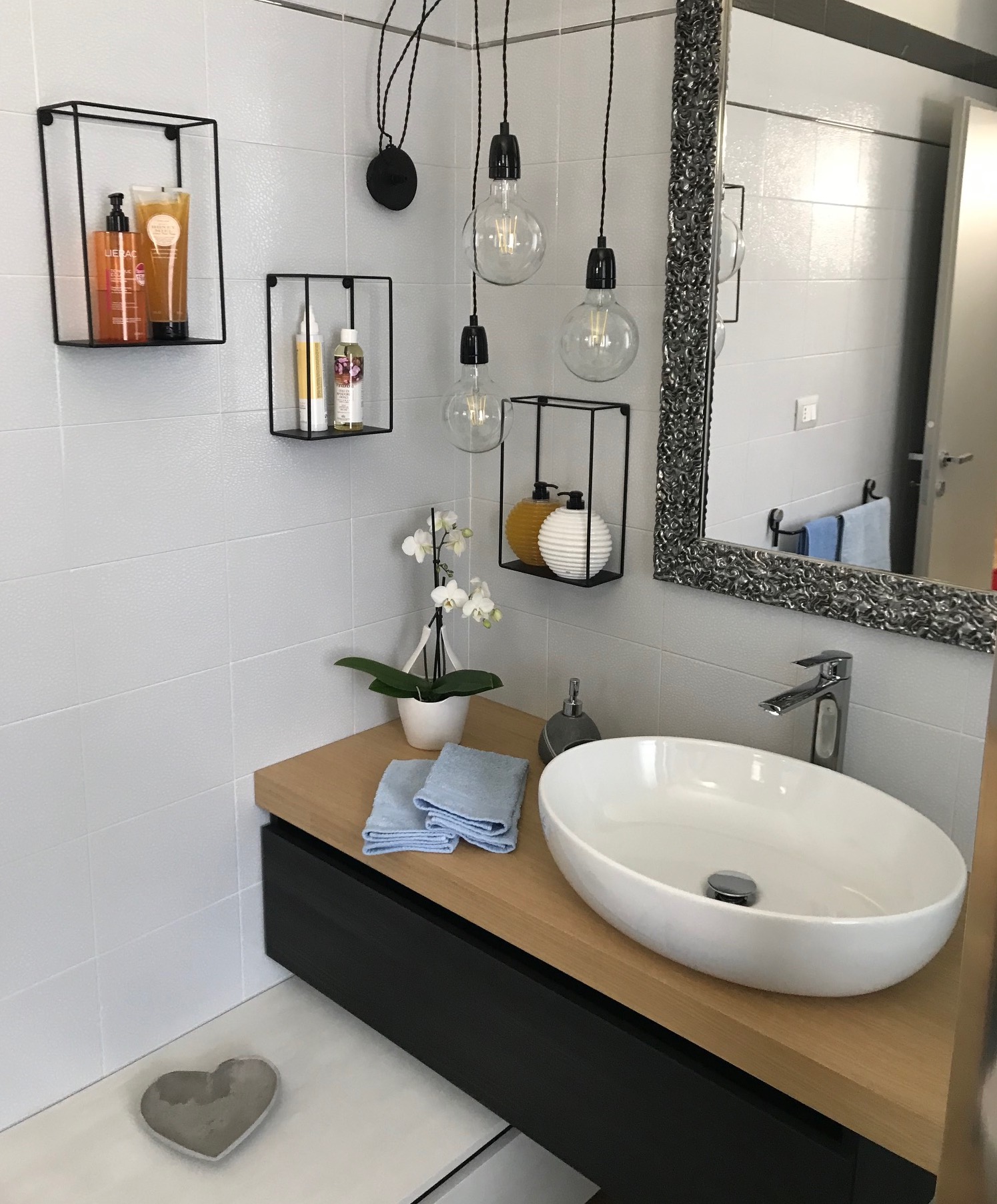 Bagno con piano in rovere